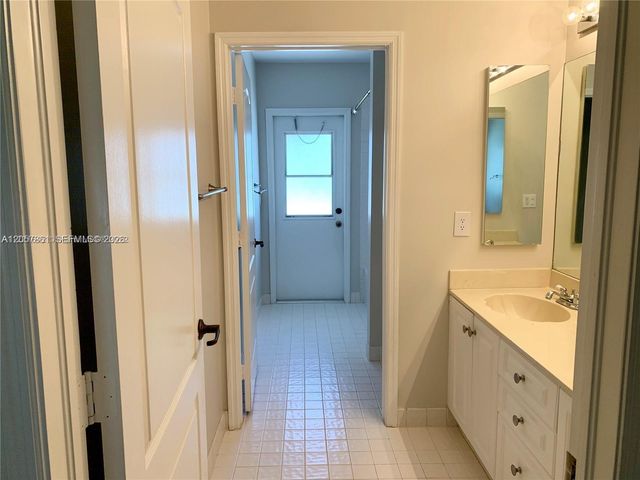 19331 NW 8th St, Pembroke Pines, FL 33029