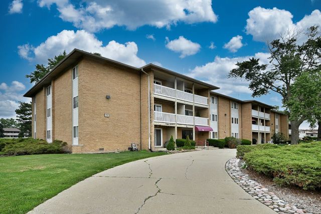 960 Beau Drive 205, Des Plaines, IL 60016