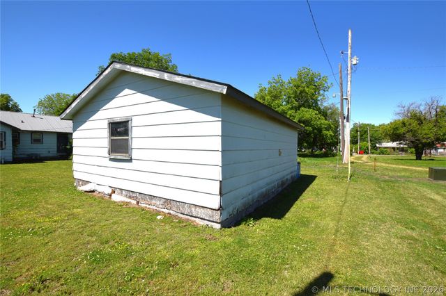 13 W Chestnut Street, Stilwell, OK 74960