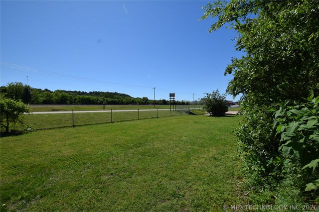 13 W Chestnut Street, Stilwell, OK 74960
