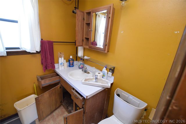 13 W Chestnut Street, Stilwell, OK 74960