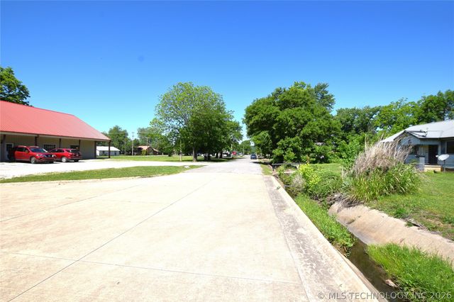 13 W Chestnut Street, Stilwell, OK 74960