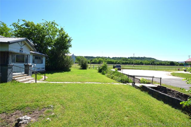 13 W Chestnut Street, Stilwell, OK 74960