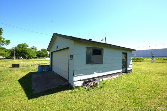 13 W Chestnut Street, Stilwell, OK 74960