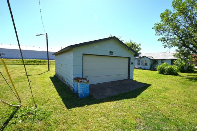 13 W Chestnut Street, Stilwell, OK 74960
