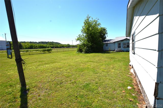 13 W Chestnut Street, Stilwell, OK 74960
