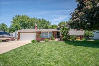 8026 Garnet Avenue NE, Canton, OH 44721