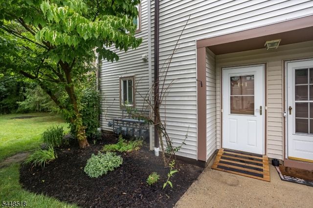 141 Woods Edge Dr 141, Roxbury Twp., NJ 07876