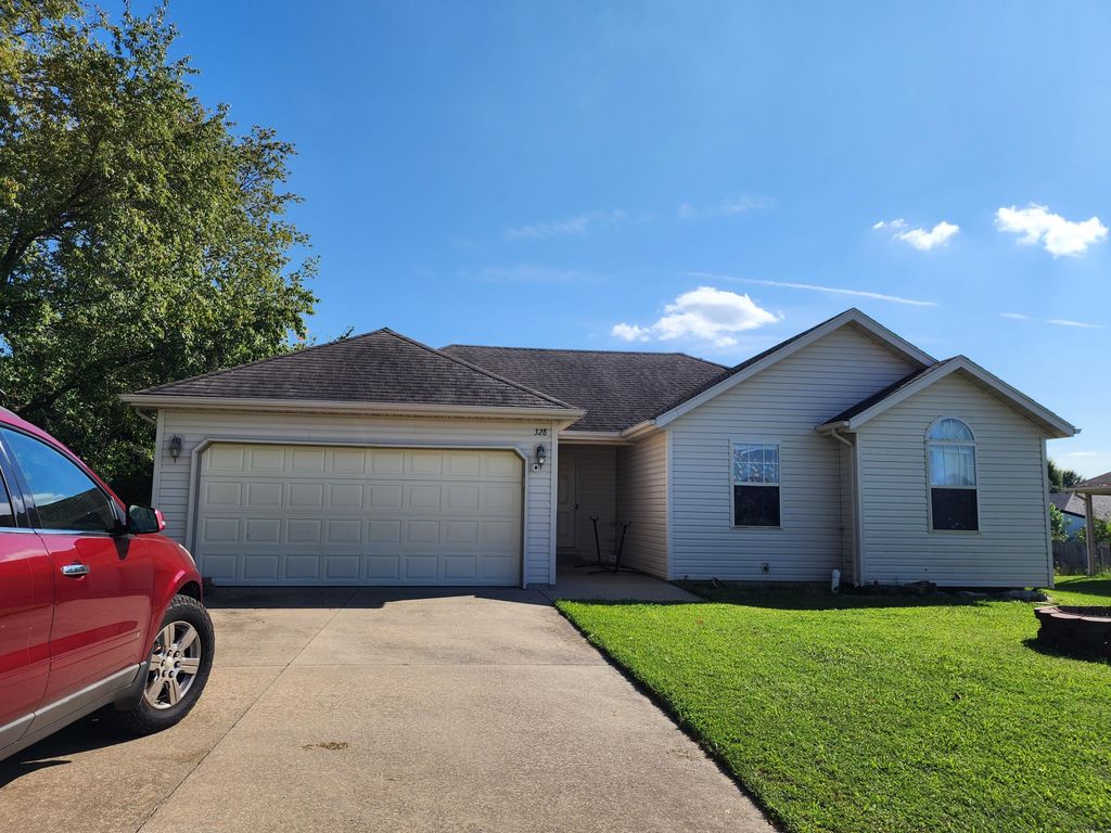 328 West Summit Street, Aurora, MO 65605