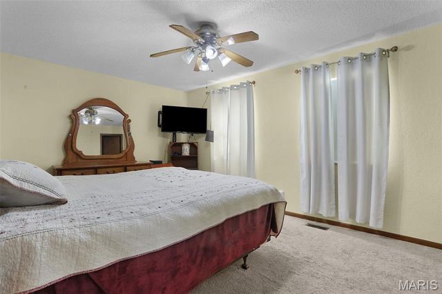 5 Olivia Lane, Glen Carbon, IL 62034