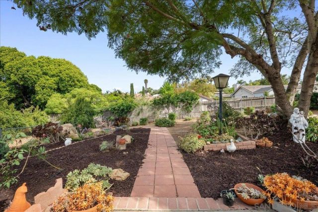 445 Cancun Ct, Fallbrook, CA 92028