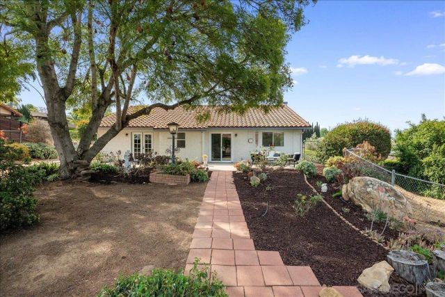 445 Cancun Ct, Fallbrook, CA 92028