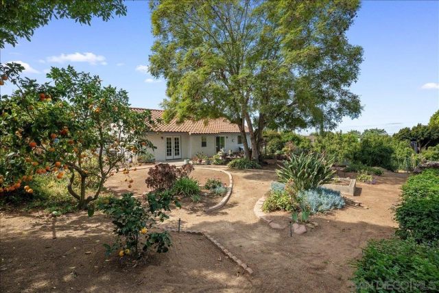 445 Cancun Ct, Fallbrook, CA 92028