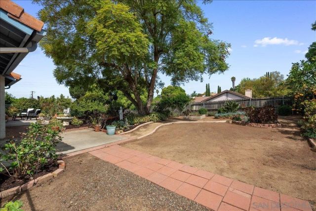 445 Cancun Ct, Fallbrook, CA 92028