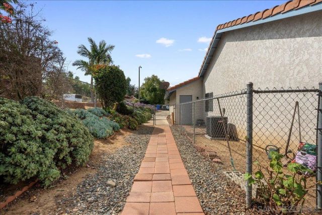 445 Cancun Ct, Fallbrook, CA 92028