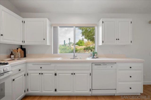 445 Cancun Ct, Fallbrook, CA 92028