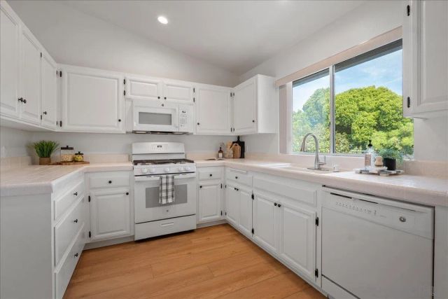 445 Cancun Ct, Fallbrook, CA 92028