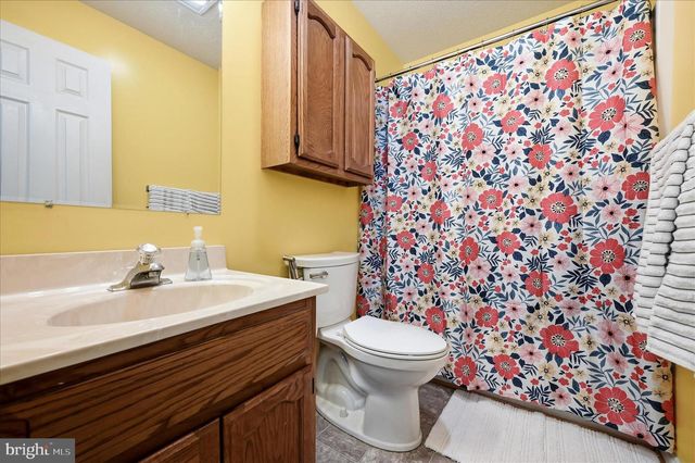 202 MASTERS DR, Cross Junction, VA 22625