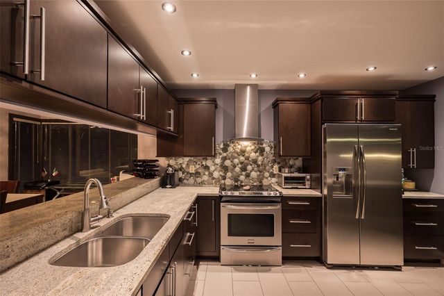 3195 WINDRUSH BOURNE 36, Sarasota, FL 34235