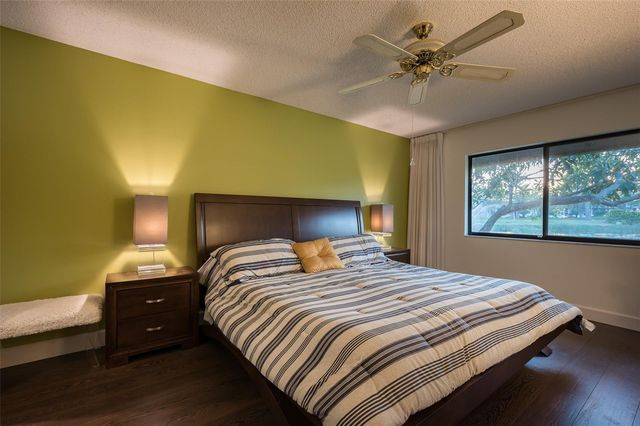 3195 WINDRUSH BOURNE 36, Sarasota, FL 34235