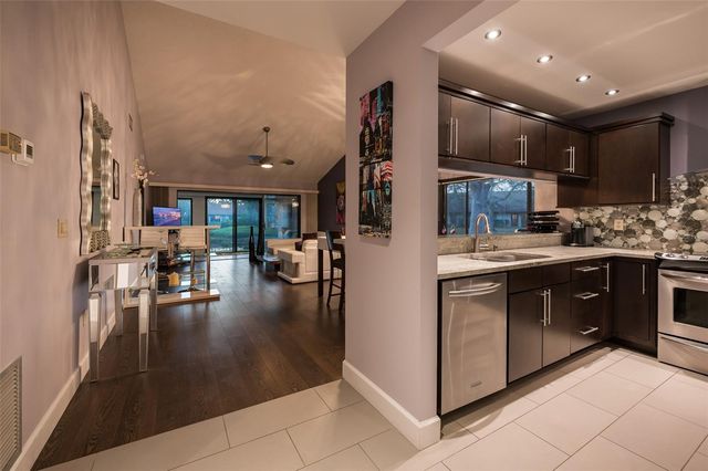 3195 WINDRUSH BOURNE 36, Sarasota, FL 34235