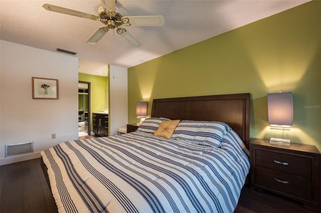 3195 WINDRUSH BOURNE 36, Sarasota, FL 34235