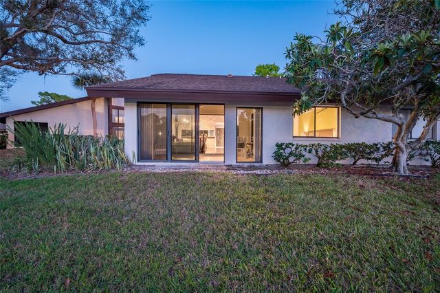 3195 WINDRUSH BOURNE 36, Sarasota, FL 34235