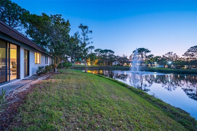 3195 WINDRUSH BOURNE 36, Sarasota, FL 34235