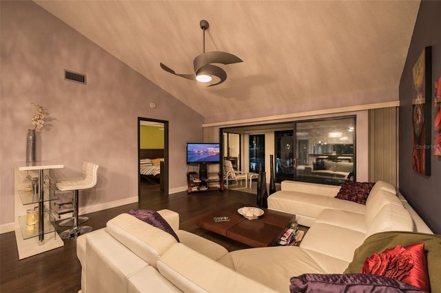 3195 WINDRUSH BOURNE 36, Sarasota, FL 34235