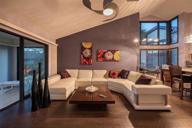 3195 WINDRUSH BOURNE 36, Sarasota, FL 34235