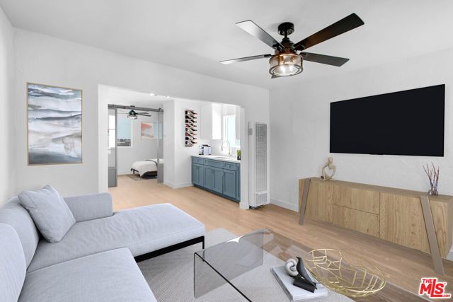 5926 S Hoover Street, Los Angeles, CA 90044