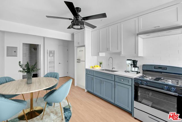 5926 S Hoover Street, Los Angeles, CA 90044