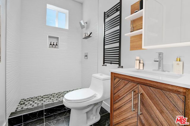 5926 S Hoover Street, Los Angeles, CA 90044