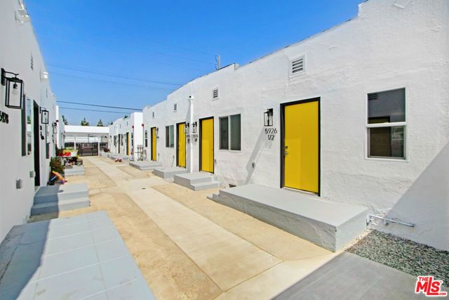 5926 S Hoover Street, Los Angeles, CA 90044