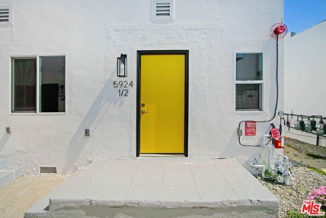 5926 S Hoover Street, Los Angeles, CA 90044