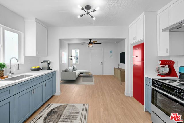 5926 S Hoover Street, Los Angeles, CA 90044