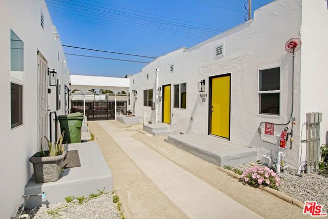 5926 S Hoover Street, Los Angeles, CA 90044