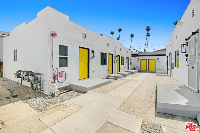 5926 S Hoover Street, Los Angeles, CA 90044