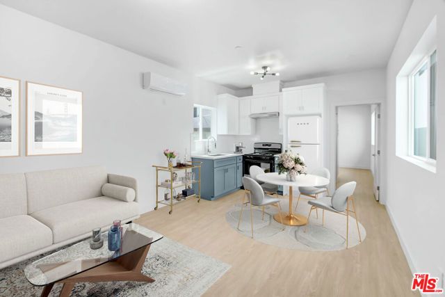 5926 S Hoover Street, Los Angeles, CA 90044