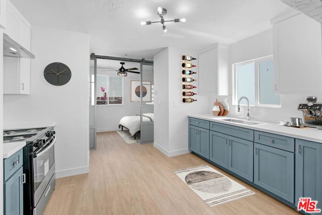 5926 S Hoover Street, Los Angeles, CA 90044