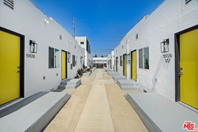 5926 S Hoover Street, Los Angeles, CA 90044
