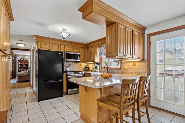 33 Detroit Avenue, Warren, RI 02885