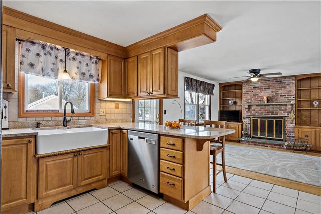 33 Detroit Avenue, Warren, RI 02885