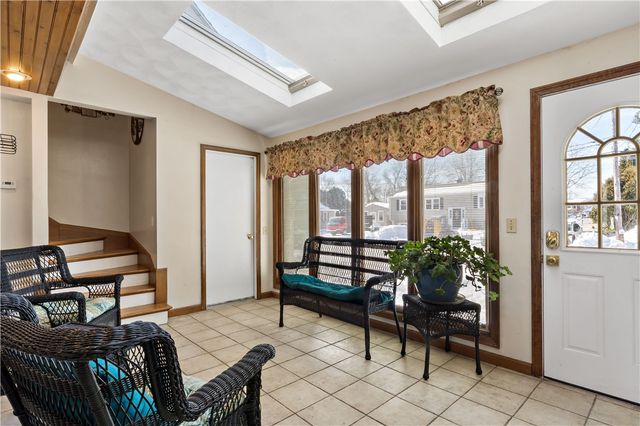 33 Detroit Avenue, Warren, RI 02885