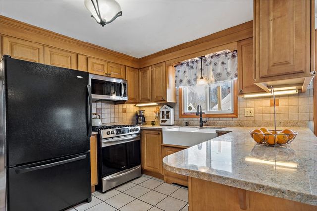 33 Detroit Avenue, Warren, RI 02885