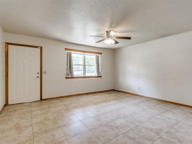 16 Sue Lane, Mcloud, OK 74851