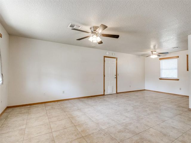 16 Sue Lane, Mcloud, OK 74851