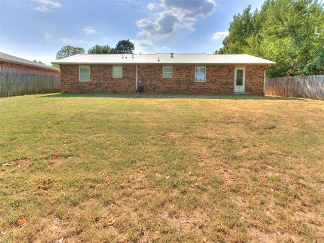 16 Sue Lane, Mcloud, OK 74851