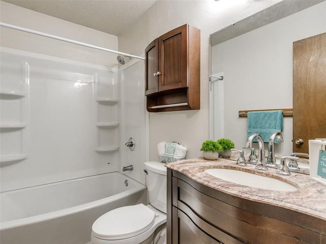 16 Sue Lane, Mcloud, OK 74851