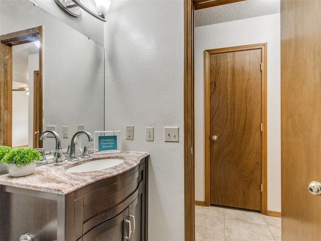 16 Sue Lane, Mcloud, OK 74851